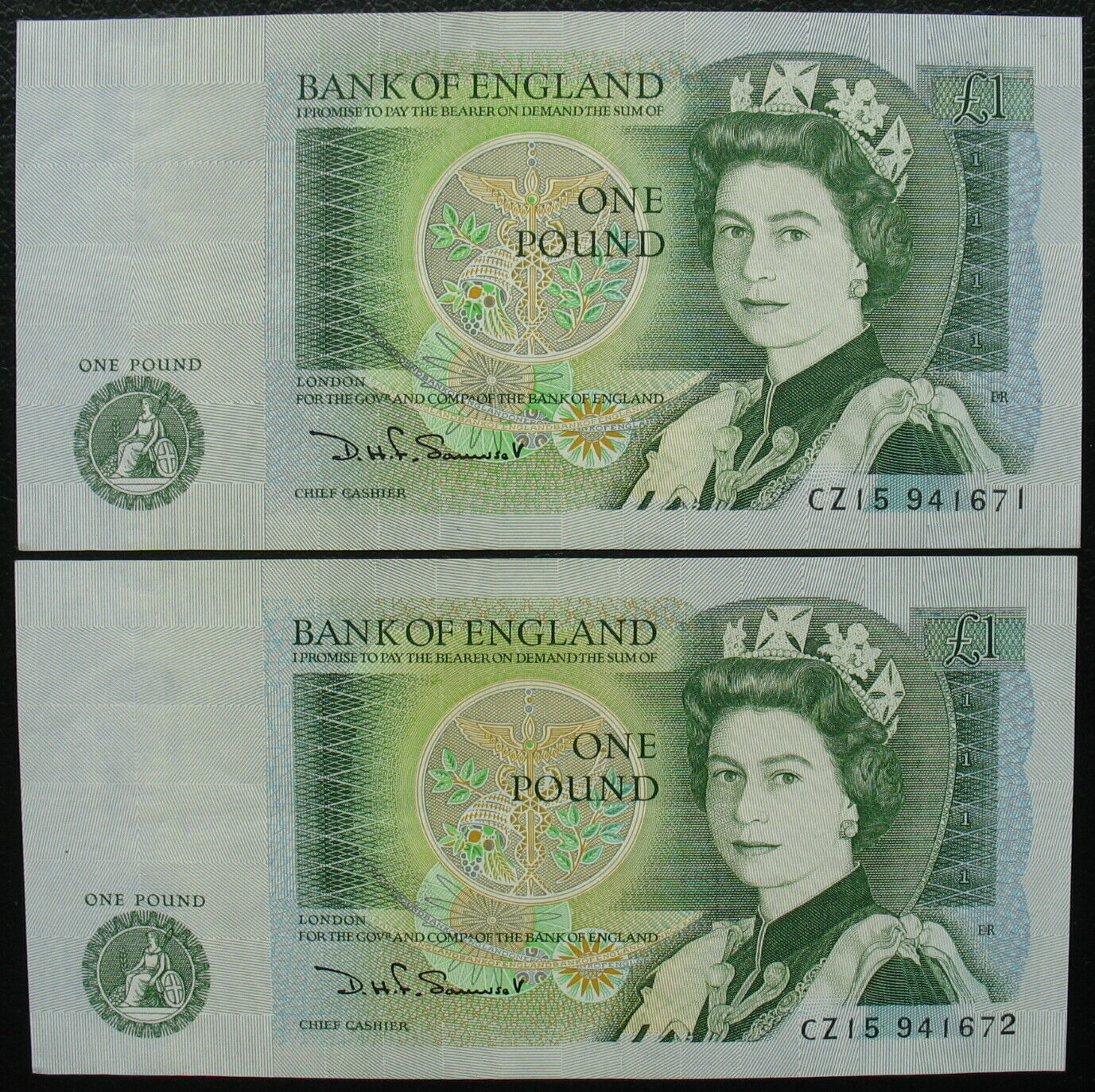 1981-84 Great Britain Pound Lot Of 2 Consistently Serial Numbers (2 Note)