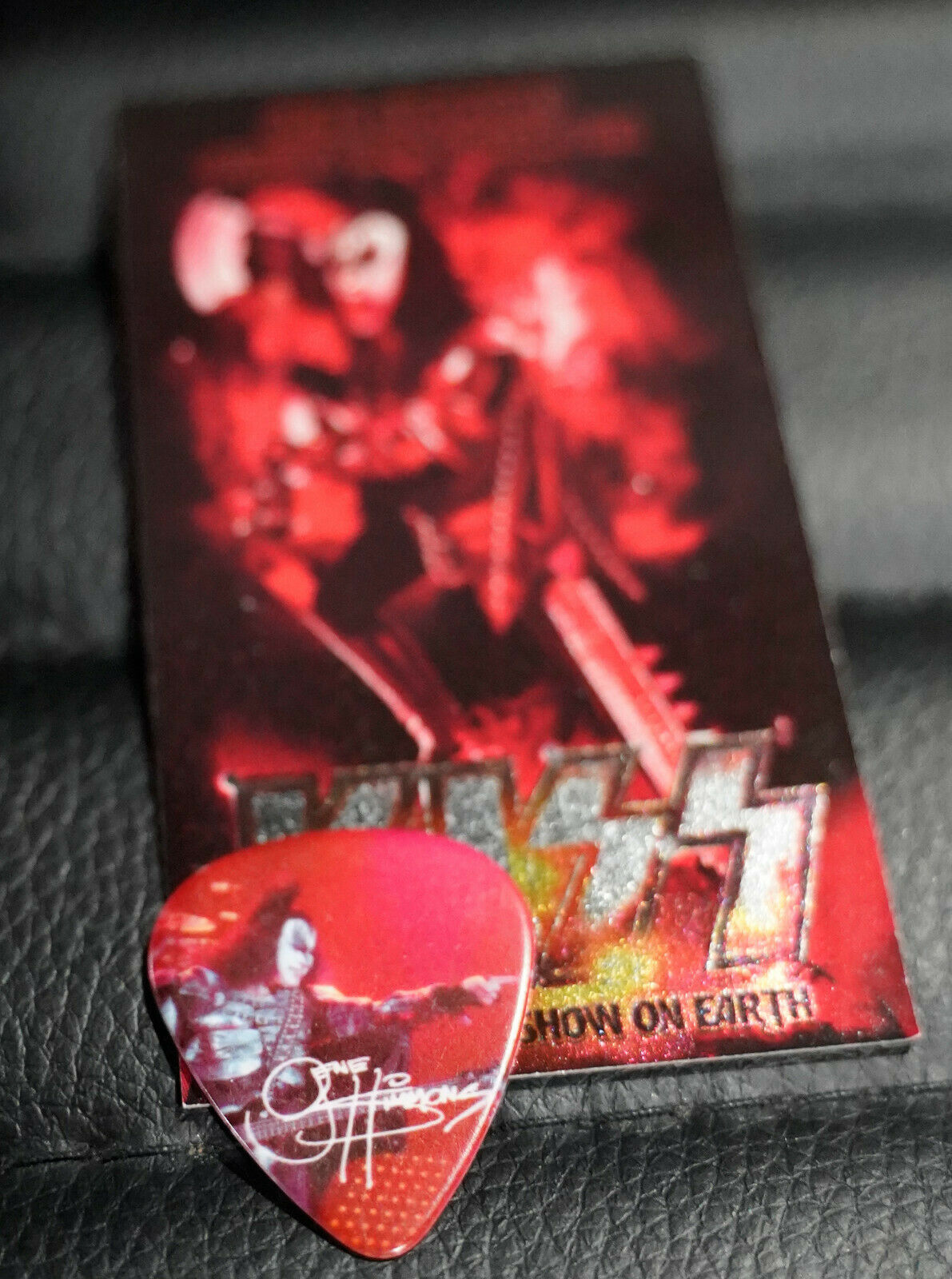 Kiss 071811 Springfield Gene Simmons Photo Guitar Pick Hottest Show Earth Tour